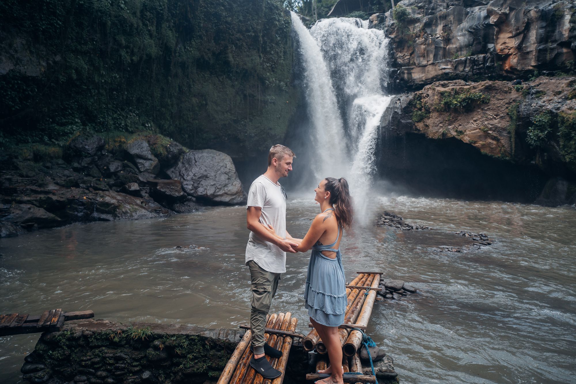 Faszination Bali: Sonnenaufgang am Mount Batur, natürliche heiße Quellen & der Tegenungan Wasserfall