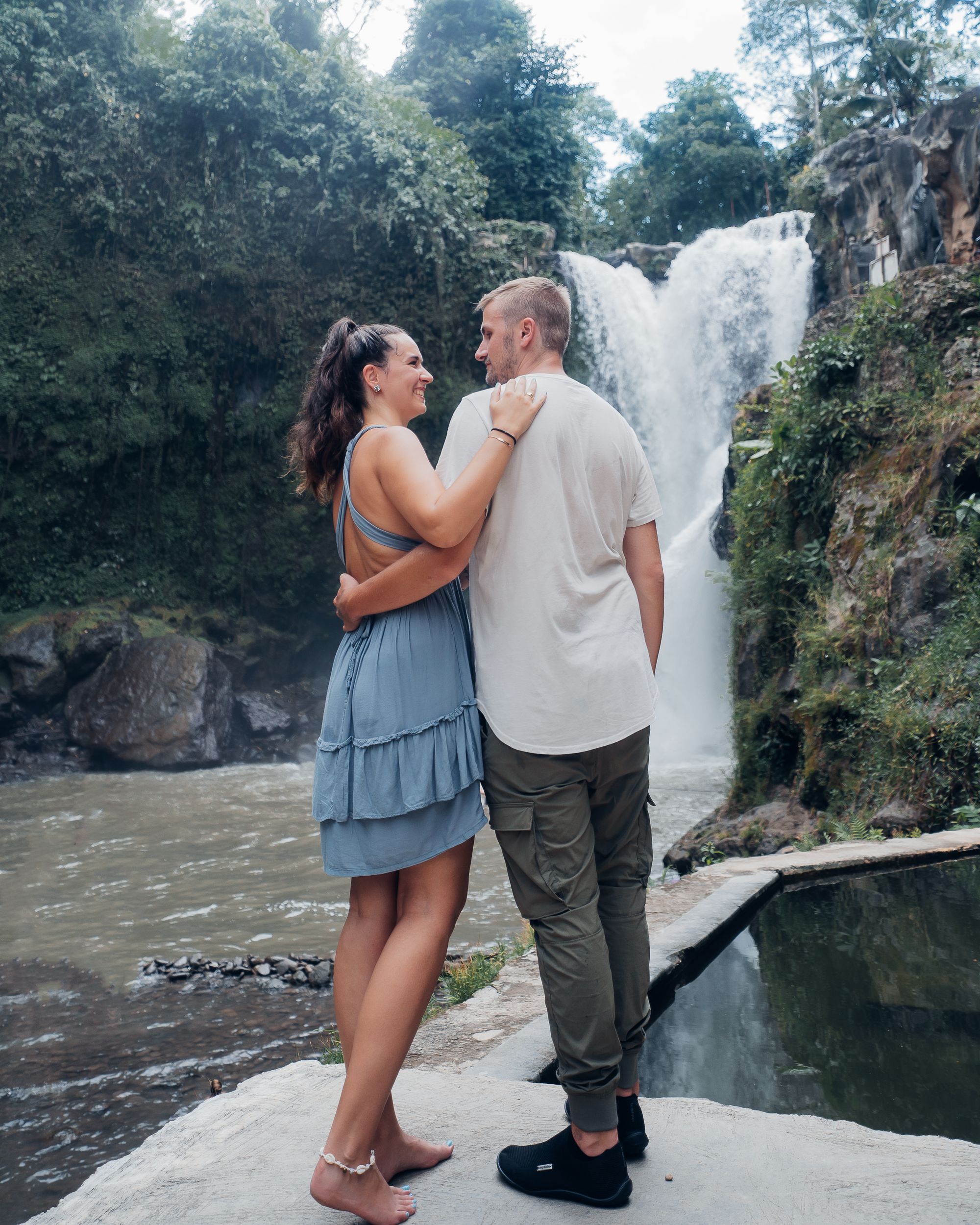 Faszination Bali: Sonnenaufgang am Mount Batur, natürliche heiße Quellen & der Tegenungan Wasserfall