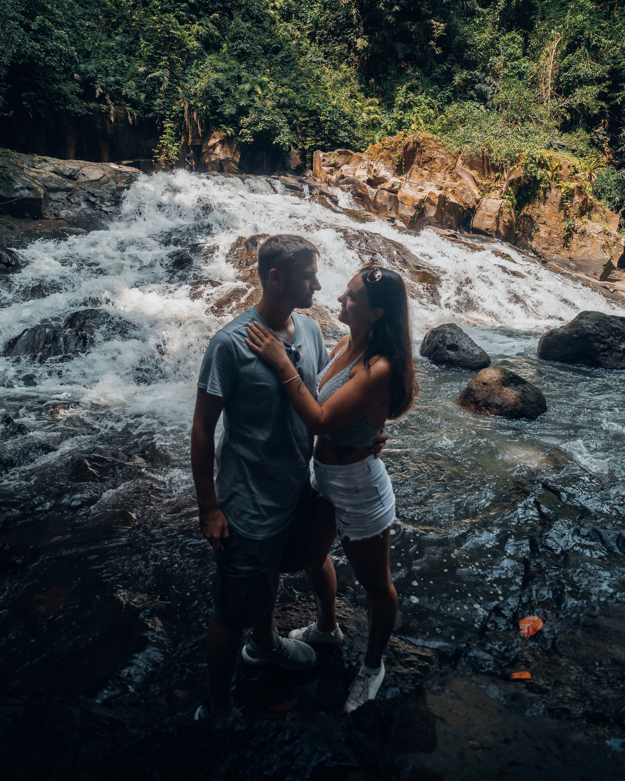 Verzaubert von der Natur: Entdecke die Magie des Goa Rang Reng Wasserfalls auf Bali