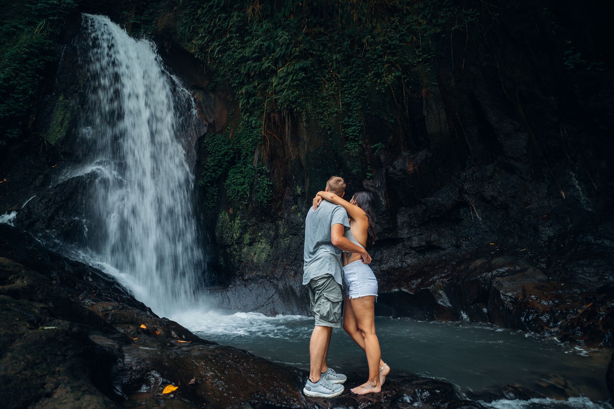 Eine Erfrischende Oase der Schönheit: der Taman Sari Wasserfall auf Bali