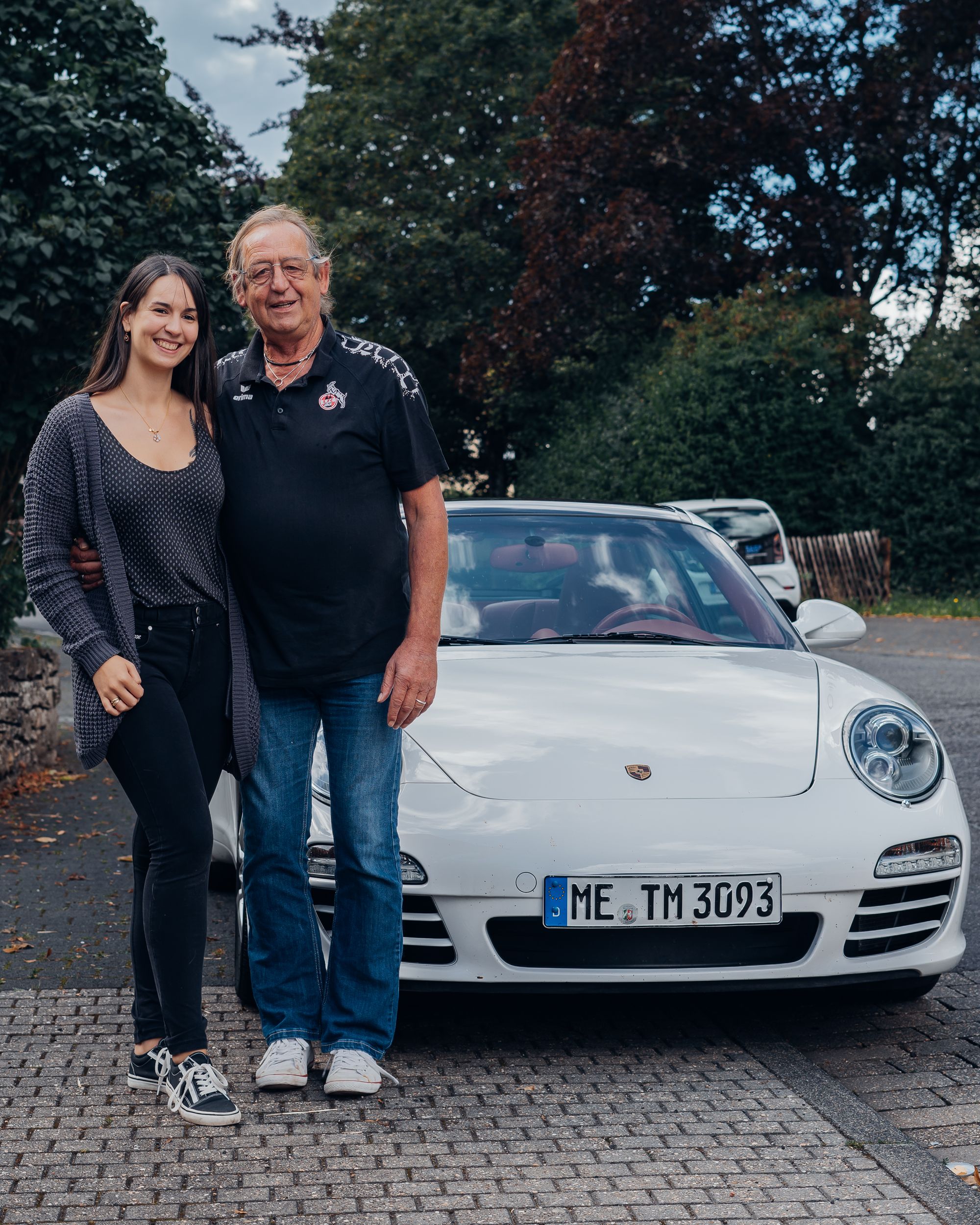 Unser Sommer in Deutschland: Zwischen Autos, Wald und Rex