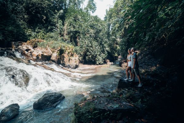 Verzaubert von der Natur: Entdecke die Magie des Goa Rang Reng Wasserfalls auf Bali