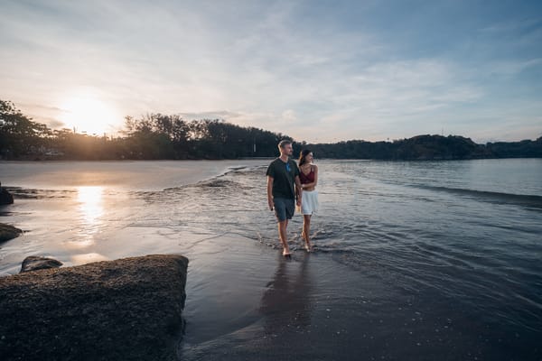 Nai Harn Beach: Morgens hui - Abends pfui